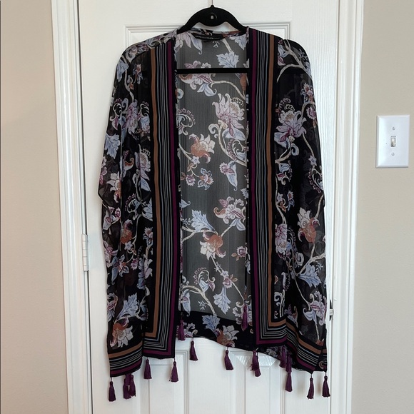 White House Black Market Floral Tassel Kimino - Picture 2 of 8